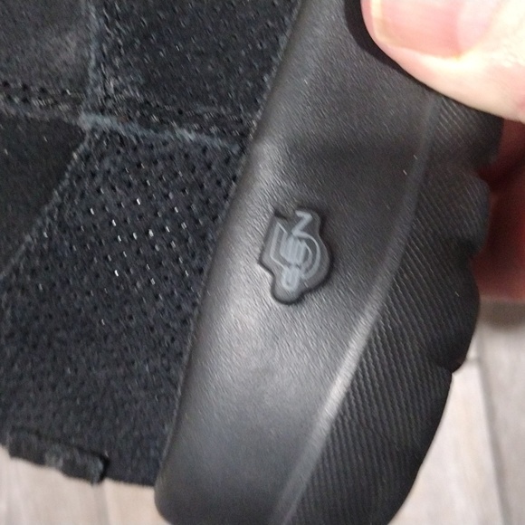 Skechers black suede ankle boots. Size 6.5 - Picture 4 of 14